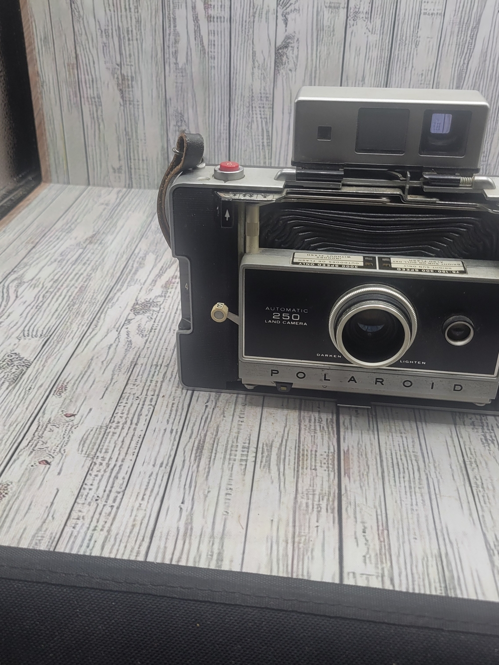 Vintage Polaroid Automatic 250 Land Camera
